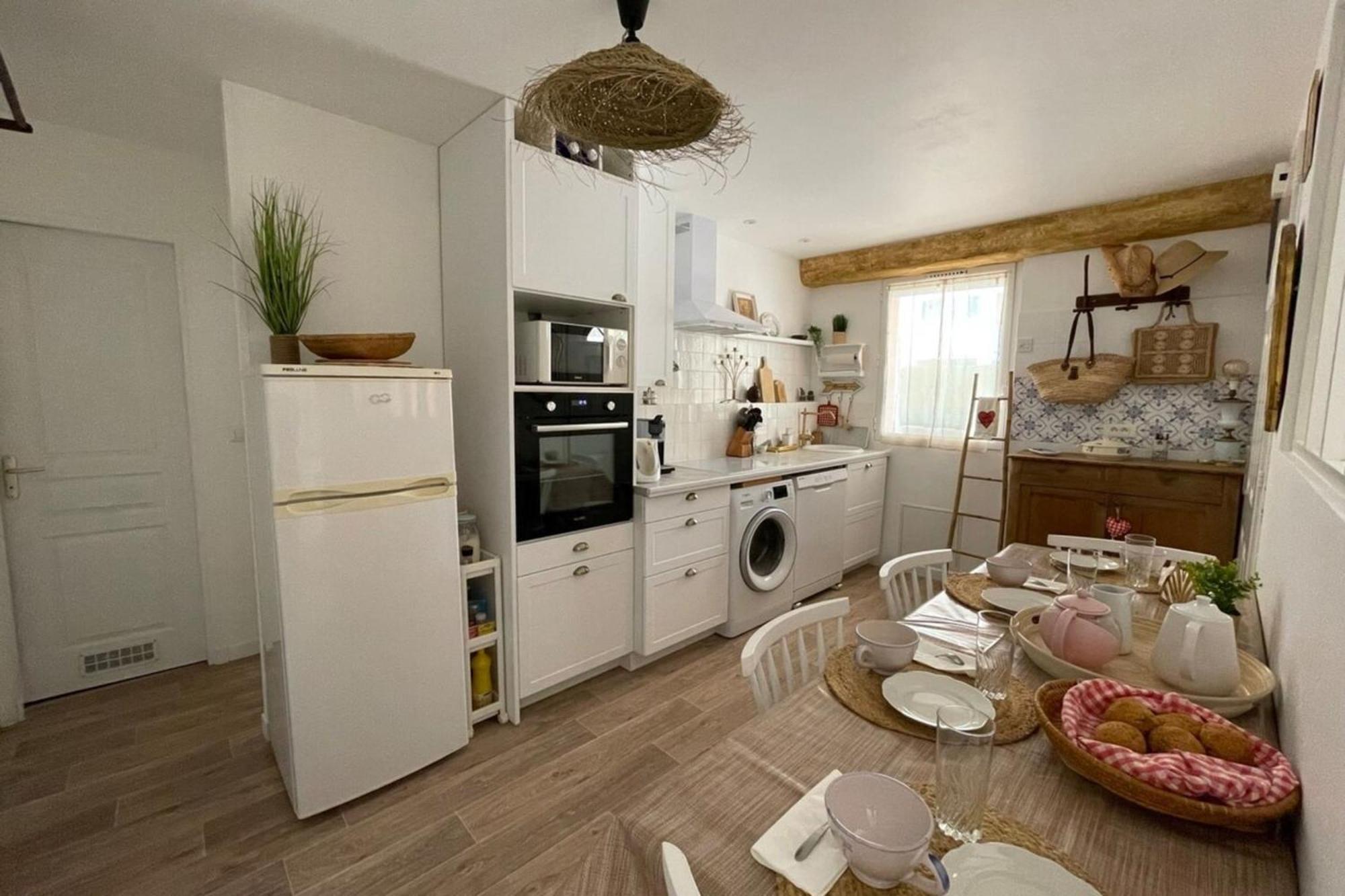 Charming Air-Conditioned One-Bedroom 150M From Cavaliere Beach 르 라방두 외부 사진