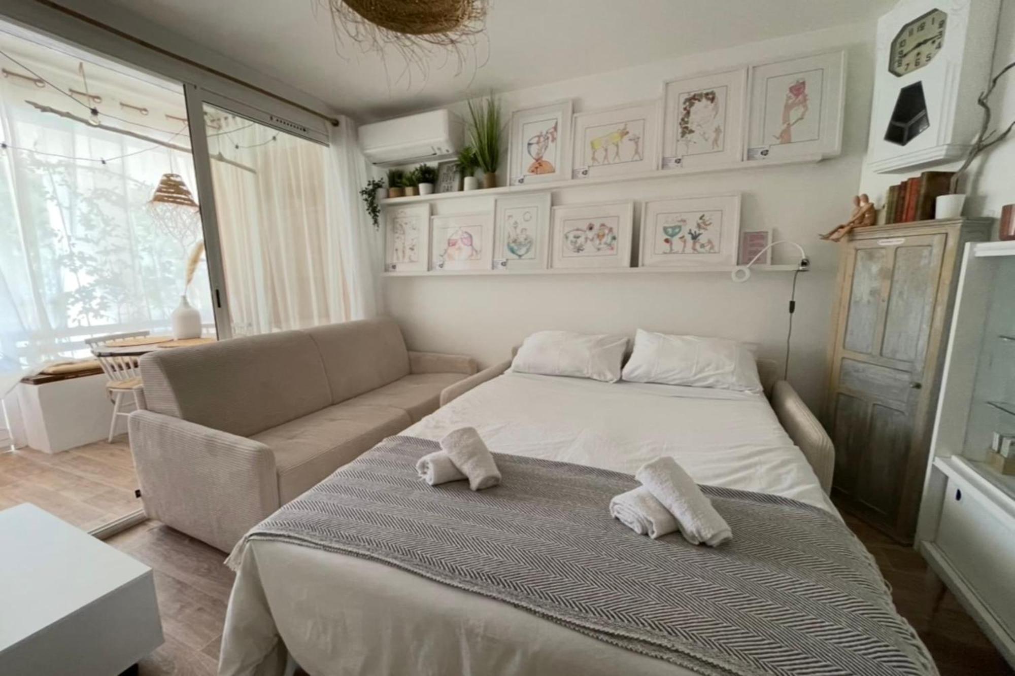 Charming Air-Conditioned One-Bedroom 150M From Cavaliere Beach 르 라방두 외부 사진